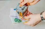 Renda fixa global atrai com juros altos e investidores buscam oportunidades