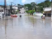 Resgate em Santa Rita: Bombeiros salvam moradores de enchente do Rio Paraíba