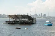 Restaurante flutuante na Urca é multado por despejo de esgoto na Baía