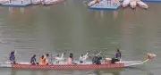 Robôs humanoides participam de corrida de barco-dragão na China