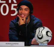 Ronaldinho Gaúcho volta ao futebol aos 46 anos para jogar na 3ª divisão italiana