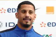 Saliba revela que joga Copa do Mundo com dores nas costas
