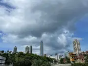 Salvador: fim de semana com céu nublado e chance de chuva, diz Codesal