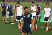 Scaloni: pausas para hidratação beneficiam fracos e fortes na Copa
