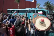 Seleção do Irã deixa Tijuana rumo a Los Angeles sob festa da torcida