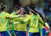 Seleção feminina vira um dos assuntos mais comentados do país após amistoso