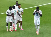 Senegalês homenageia filho morto em gol que não foi seu na Copa