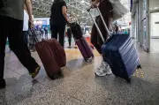 Serviços sobem 1,2% em abril, mas ritmo de crescimento desacelera no Brasil
