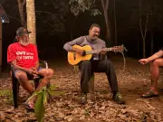 Seu Jorge visita reserva no Acre e se reúne com primo de Chico Mendes