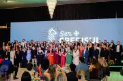 Sicoob Credisul premia agências destaque de 2025 com Troféu Arara de Ouro