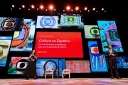Silvio Santos e Roberto Carlos lideram lista de artistas que mais orgulham os brasileiros