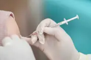 SUS começa a oferecer vacina pneumocócica 20-valente gratuita para crianças