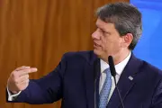 Tarcísio critica caos institucional e pede reforma política antes de ajuste fiscal