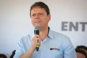 Tarcísio lidera para reeleição em SP com 46% contra 33% de Haddad
