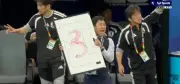 Técnico do Japão viraliza com quadro branco em empate contra Holanda