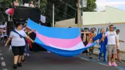 Terapia vocal afirmativa: voz e saúde mental trans no Dia do Orgulho