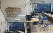 Teto cai em sala de aula e fere duas alunas em Igaraçu do Tietê