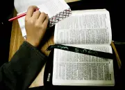 Texas aprova leituras obrigatórias com trechos da Bíblia em escolas públicas