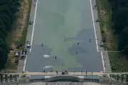 Tinta descasca no Lincoln Memorial dias após reforma de US$ 14,7 mi