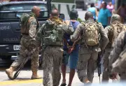 Tiroteio e explosões em Botafogo aterrorizam moradores na madrugada