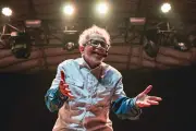Tom Zé celebra 90 anos com show especial no Circo Voador
