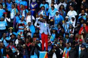 Torcedor imóvel da RD Congo homenageia herói Patrice Lumumba