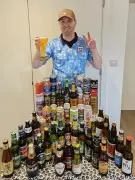 Torcedor inglês reúne 48 cervejas, uma de cada país da Copa do Mundo 2026