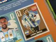 Torcedores argentinos pagam até US$ 700 por figurinha rara de Messi