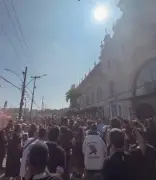 Torcedores do Vasco protestam contra afastamento de Pedrinho e cobram venda da SAF