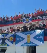 Torcedores escoceses 'invadem' barco em Boston antes de estreia na Copa