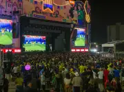 Torcedores trocam casa por telões no Parque do Povo para ver Brasil na Copa