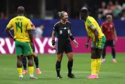 Tori Penso, primeira árbitra em Copa masculina, tem passado no marketing