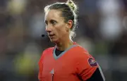 Tori Penso será 2ª mulher a arbitrar jogo de Copa masculina