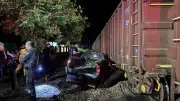 Trem atinge carro e motorista de 62 anos fica preso às ferragens em Itirapina