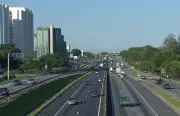Trânsito intenso nas rodovias do Vale do Paraíba no feriado de Corpus Christi