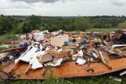 Três tornados devastam Chicago; milhares ficam sem energia