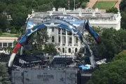 Trump usa UFC e IndyCar para projetar imagem de força nos EUA