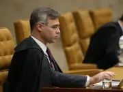 TSE manda remover posts que associam Flávio Bolsonaro a escala 7x0
