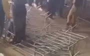 Tumulto no Arraiá do Povo em Aracaju: público tenta invadir espaço