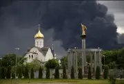 Ucrânia ataca refinaria de Moscou pela 2ª vez na semana e fecha aeroportos