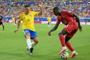 Uniforme da Colômbia confunde web em jogo contra Portugal