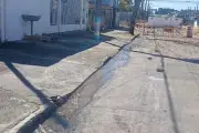 Vazamento de água em São José afeta abastecimento na Zona Sul