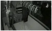 Vigilante amarrado em assalto violento em Manaus