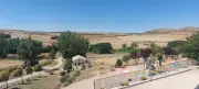 Vila espanhola oferece moradia gratuita e emprego para atrair famílias