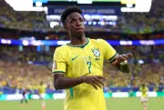 Vini Jr. celebra vitória do Brasil e cobra presente de Ancelotti