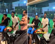 Vini Jr. reúne famosos em mansão no Rio e canta pagode antes da Copa