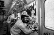 Violência no metrô de Nova York preocupa passageiros apesar de dados de segurança