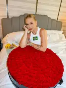 Virgínia exibe flores e Vini Jr. reage com emoji de coração