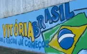 Vitória Brasil se prepara para a Copa com decoração patriótica
