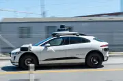 Waymo faz recall de quase 4 mil robotáxis por risco em obras